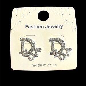 Chic Fashion Silver Crystal Earrings